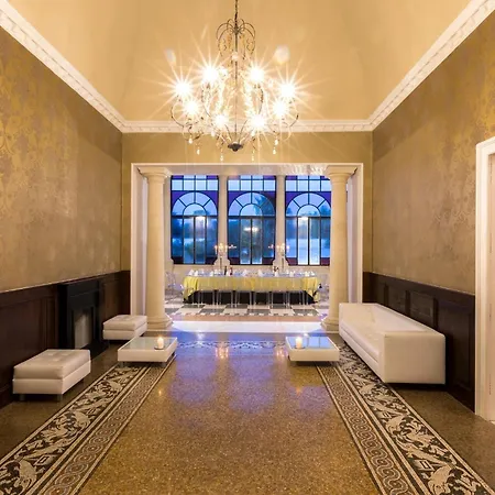 Capozza 18&2, Emma 빌라 카사라노