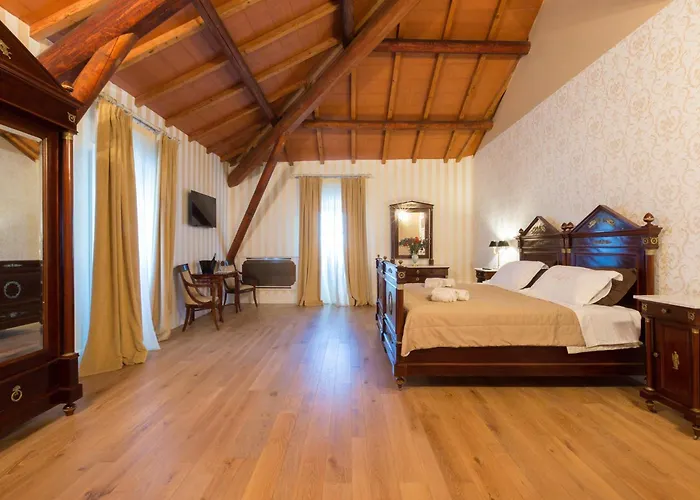 Capozza 18&2, Emma *