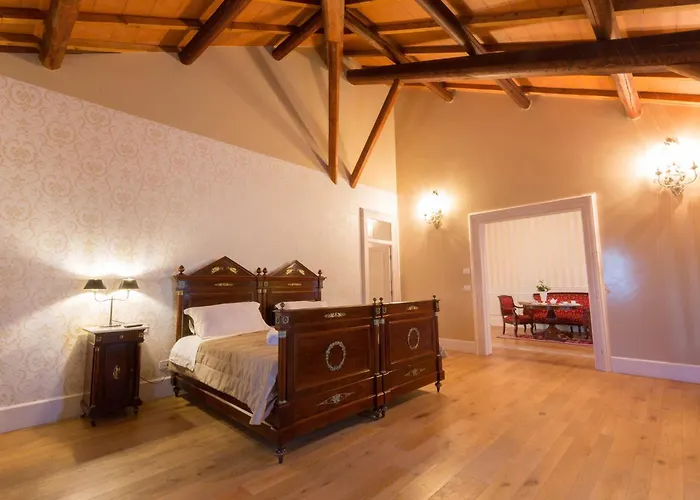 Capozza 18&2, Emma 빌라